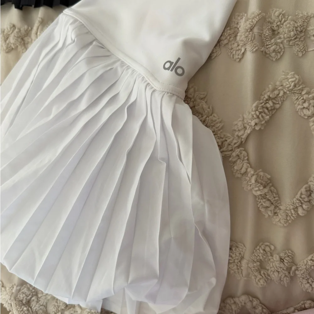ALO Yoga Women's Elegant White A-Line Skirt